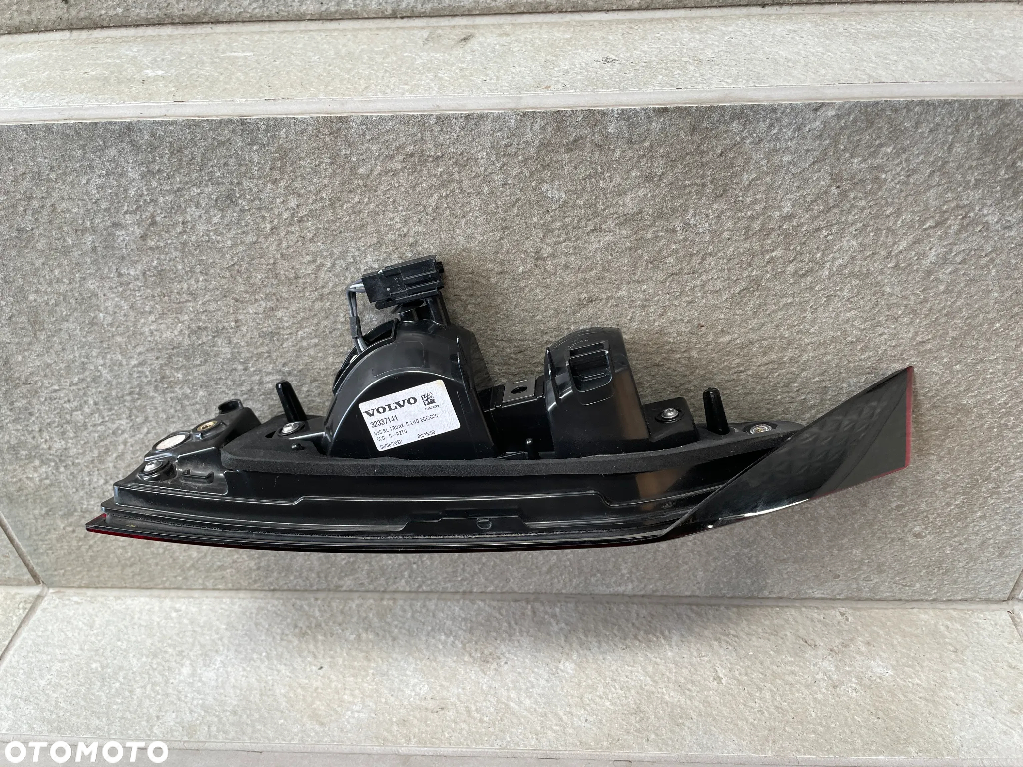 TYLNA LAMPA W KLAPĘ VOLVO V90 II  32337141 - 4