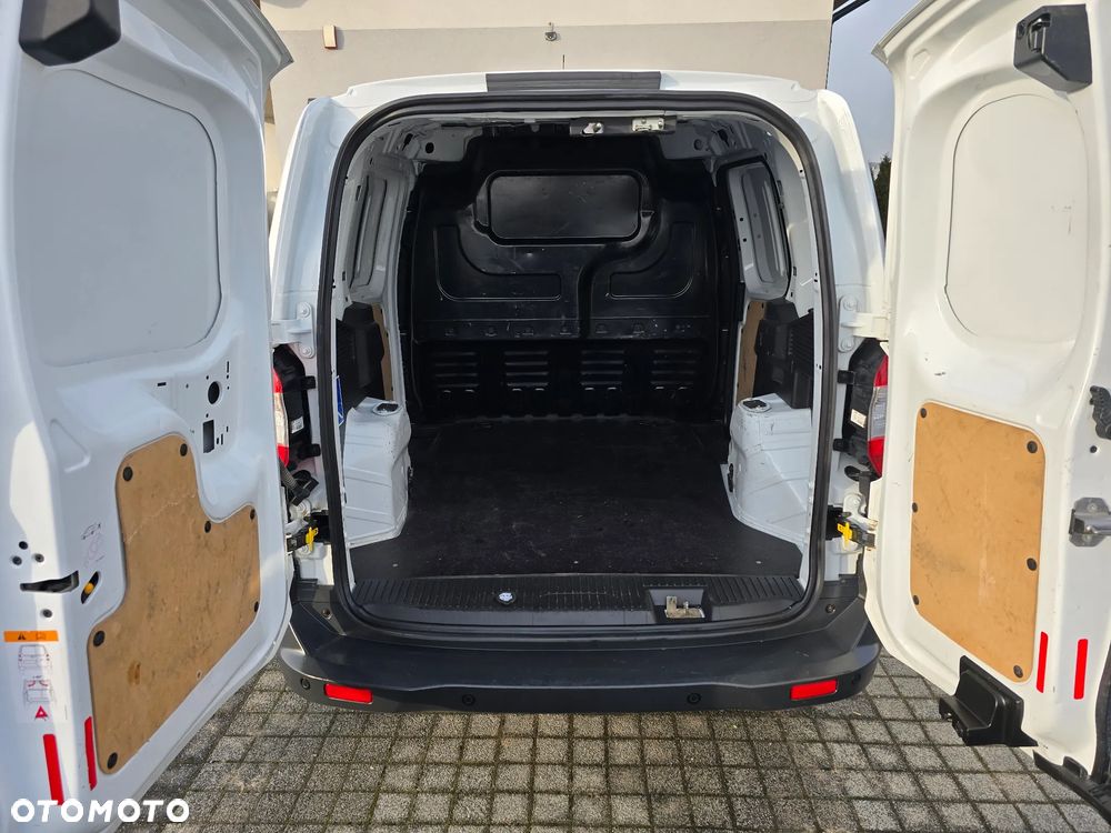 Ford Transit Courier - 17