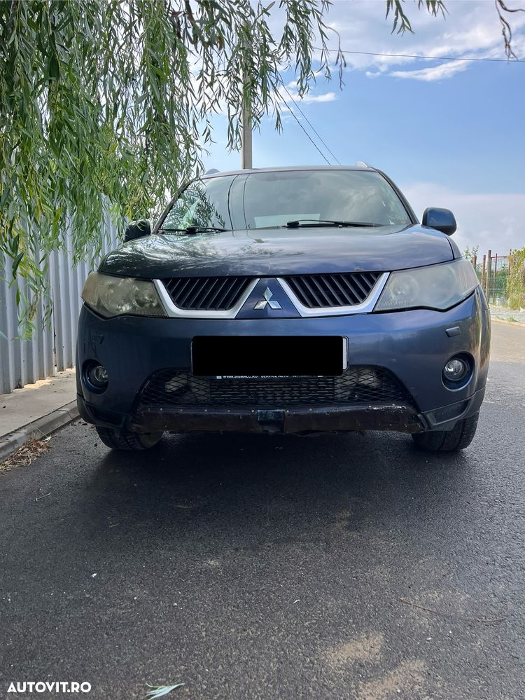 Mitsubishi Outlander - 8