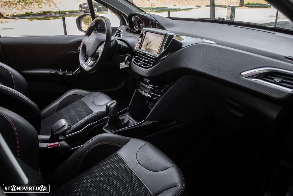 Peugeot 2008 1.2 PureTech GT Line - 22