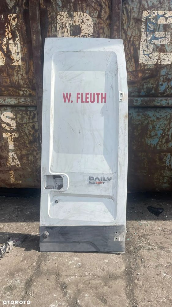 DRZWI TYLNE PRAWE IVECO DAILY 98-06 - 2