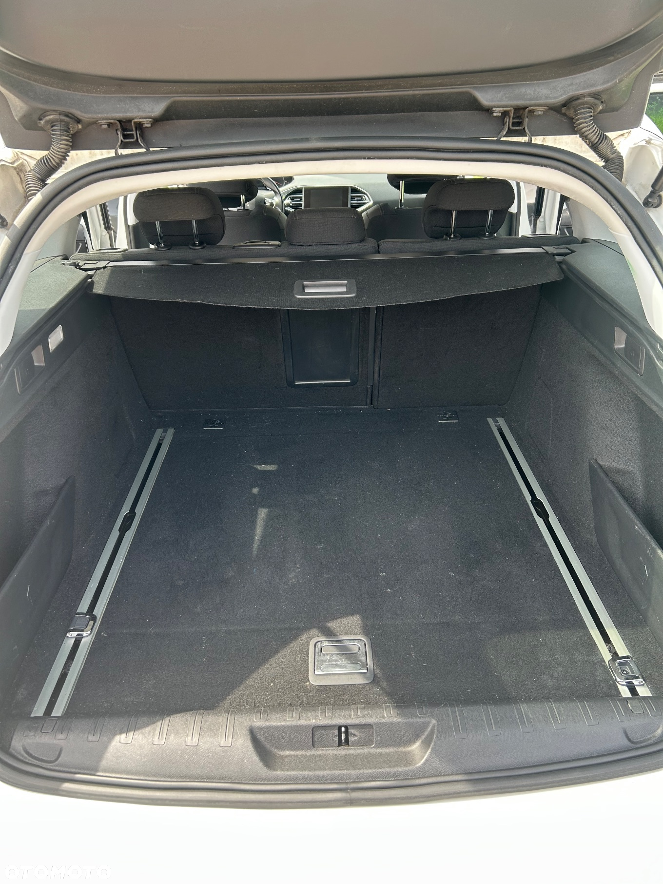 Peugeot 308 1.5 BlueHDi Allure S&S - 8