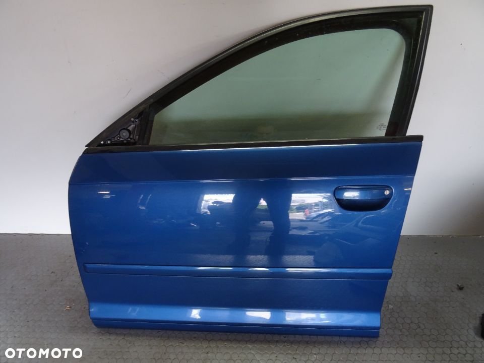 LX5V drzwi prawe lewe przod Audi A3 8P LIFT Sportback 5D czesci