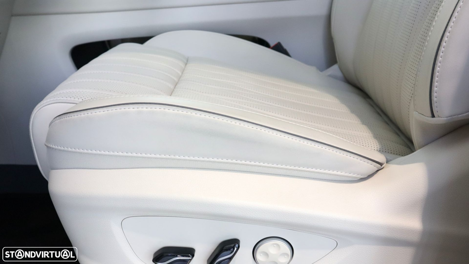 Voyah Dream 109 kWh Luxury - 12