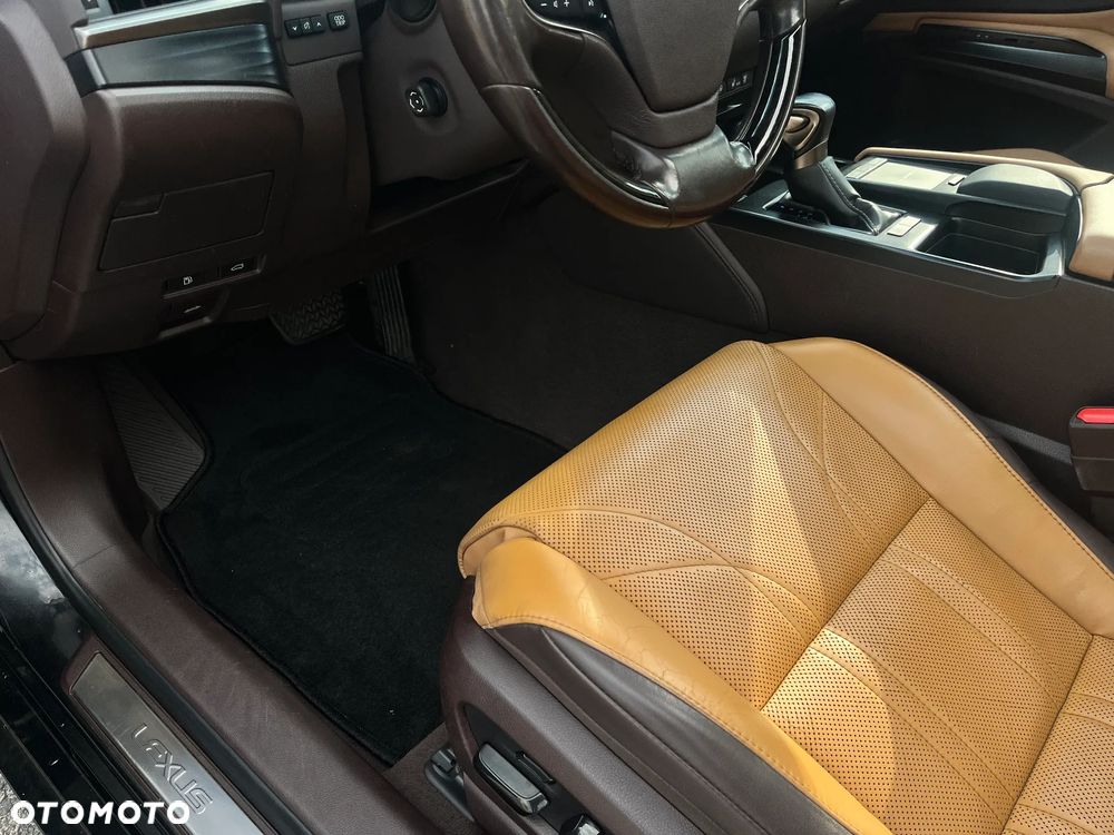 Lexus ES 300h Omotenashi - 14