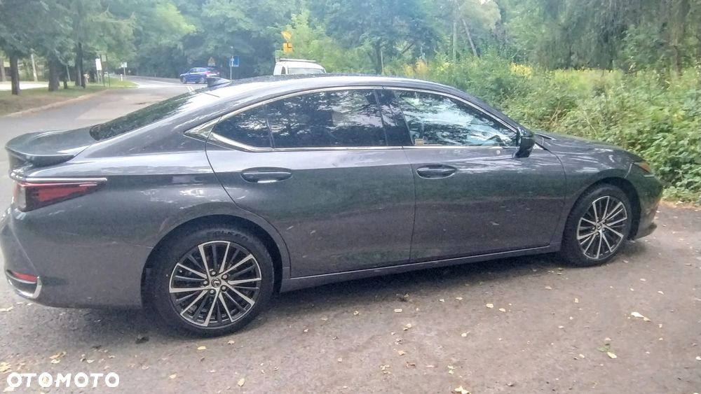 Lexus ES 300h Business Edition - 9
