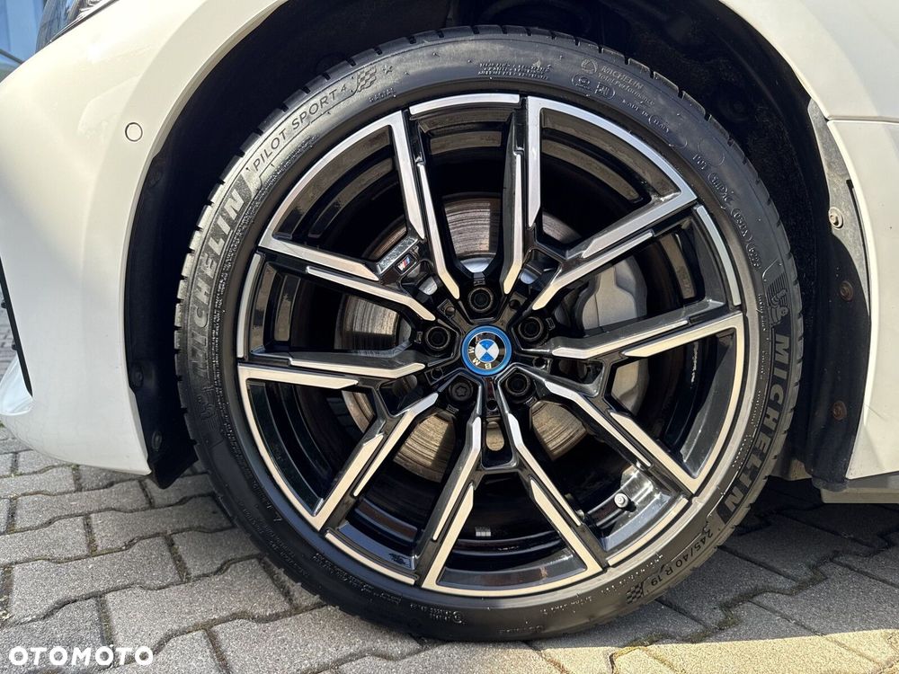 BMW i4 70.3kWh eDrive 35 M Sport - 10