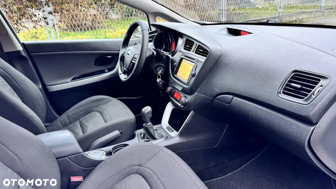 Kia Ceed 1.4 CVVT SW Dream-Team Edition - 31