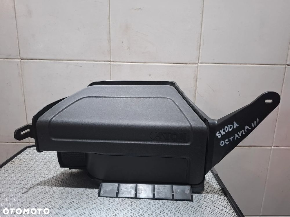 Głośnik subwoofer bagażnika Skoda Octavia III kombi VRS 2017 rok nr 5E0035412 - 1