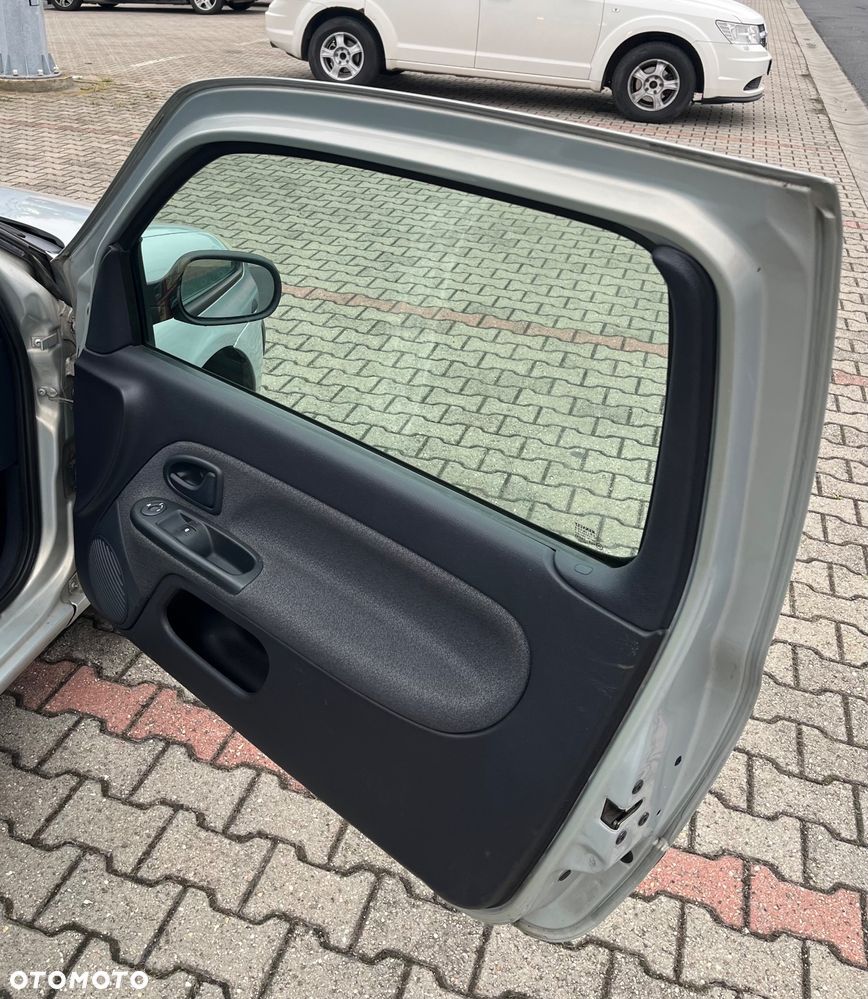 Renault Clio 1.2 16V Arctica - 10