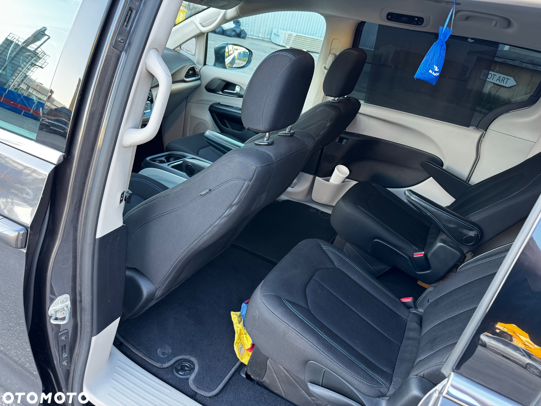 Chrysler Pacifica - 11