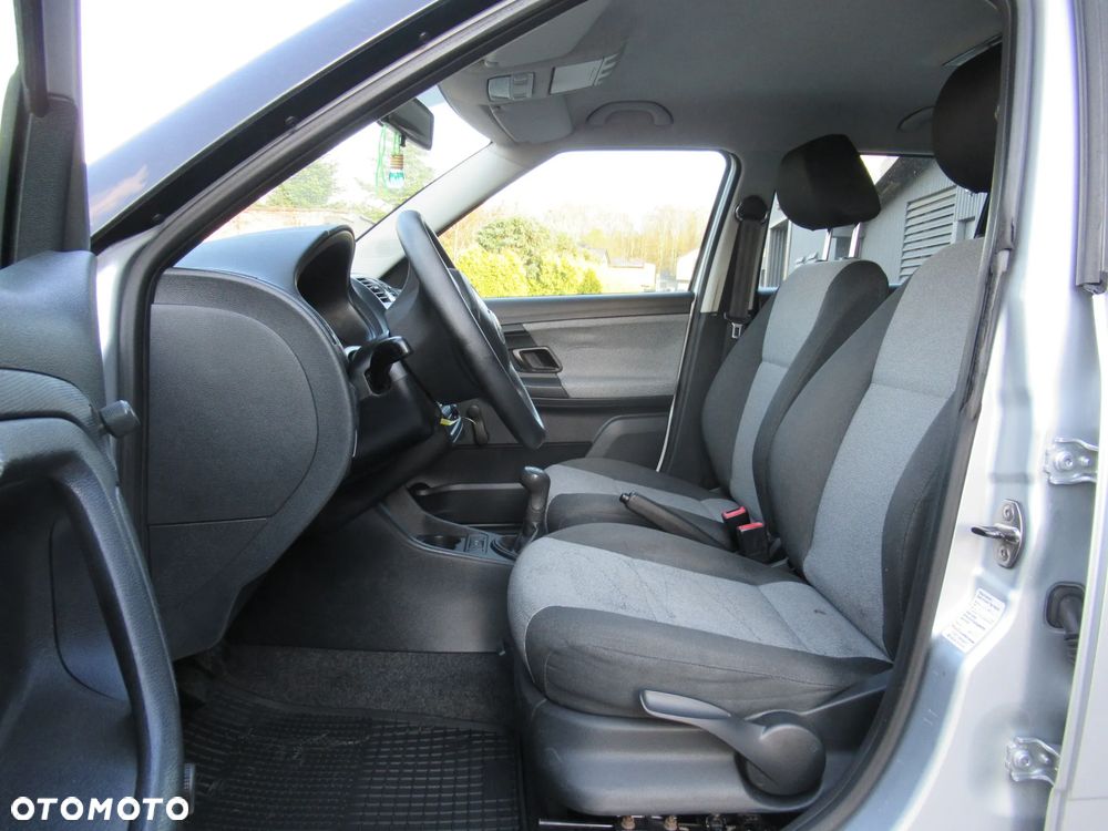 Skoda Fabia 1.2 HTP Active - 10