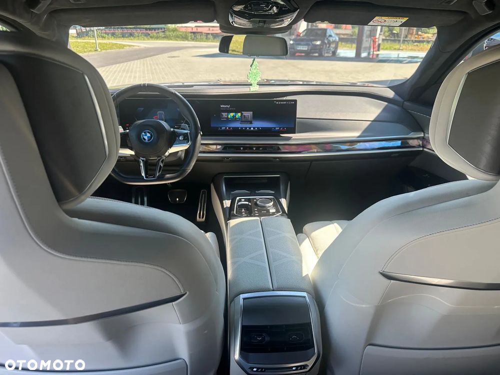 BMW Seria 7 - 8