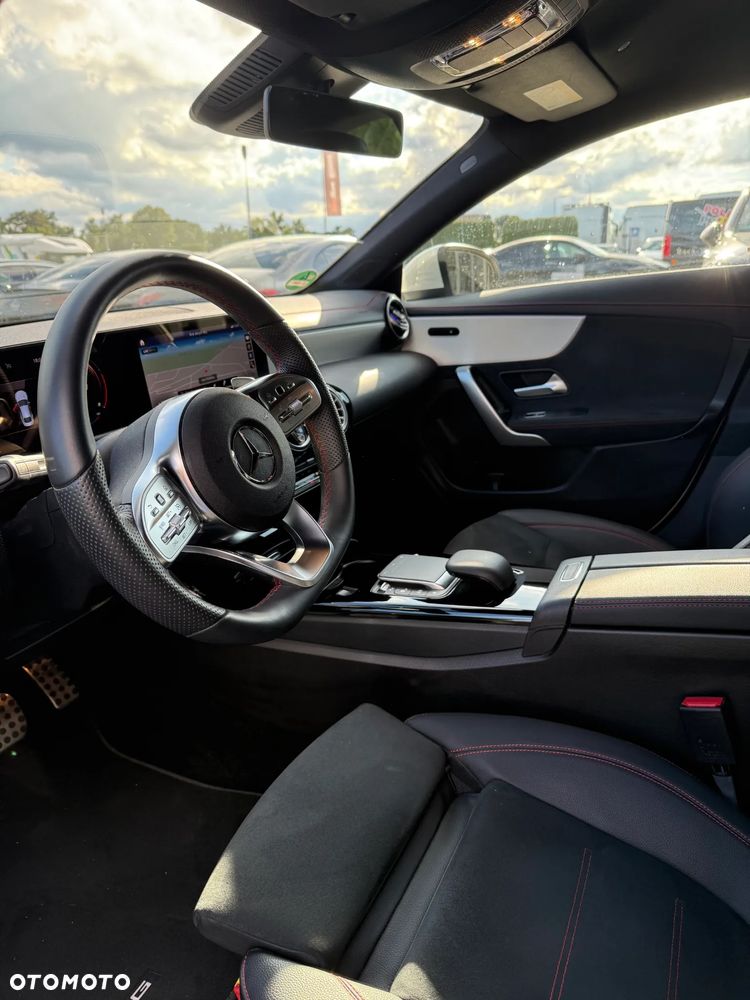 Mercedes-Benz CLA 180 AMG Line 7G-DCT - 11