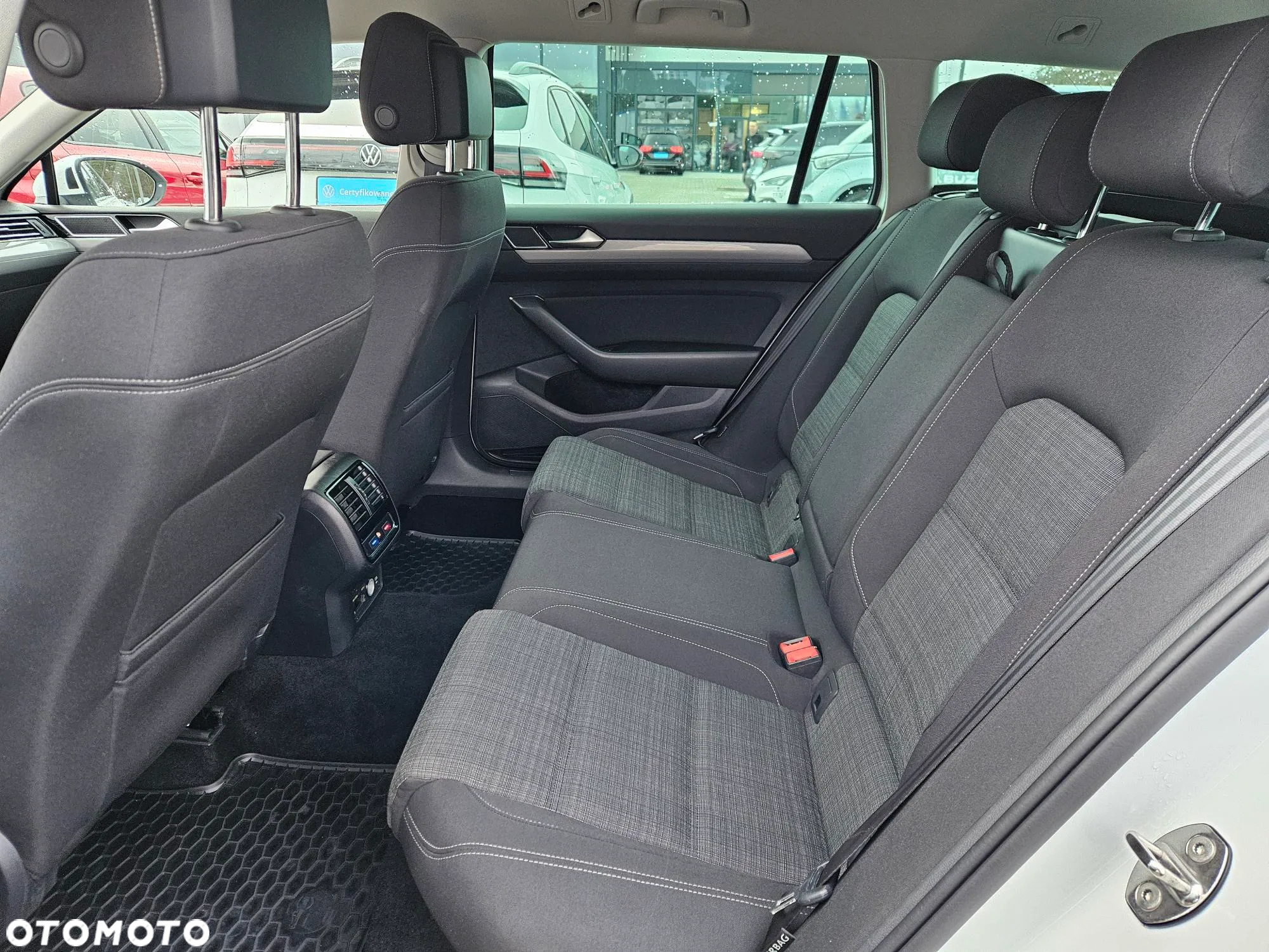 Volkswagen Passat 2.0 TDI Business DSG - 11