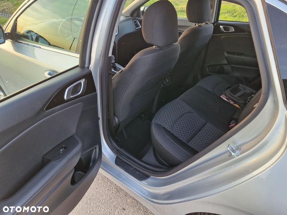 Kia Ceed 1.6 CRDi Eco-Dynamics+(48V Mild-Hybr.) DCT7 Vision - 25