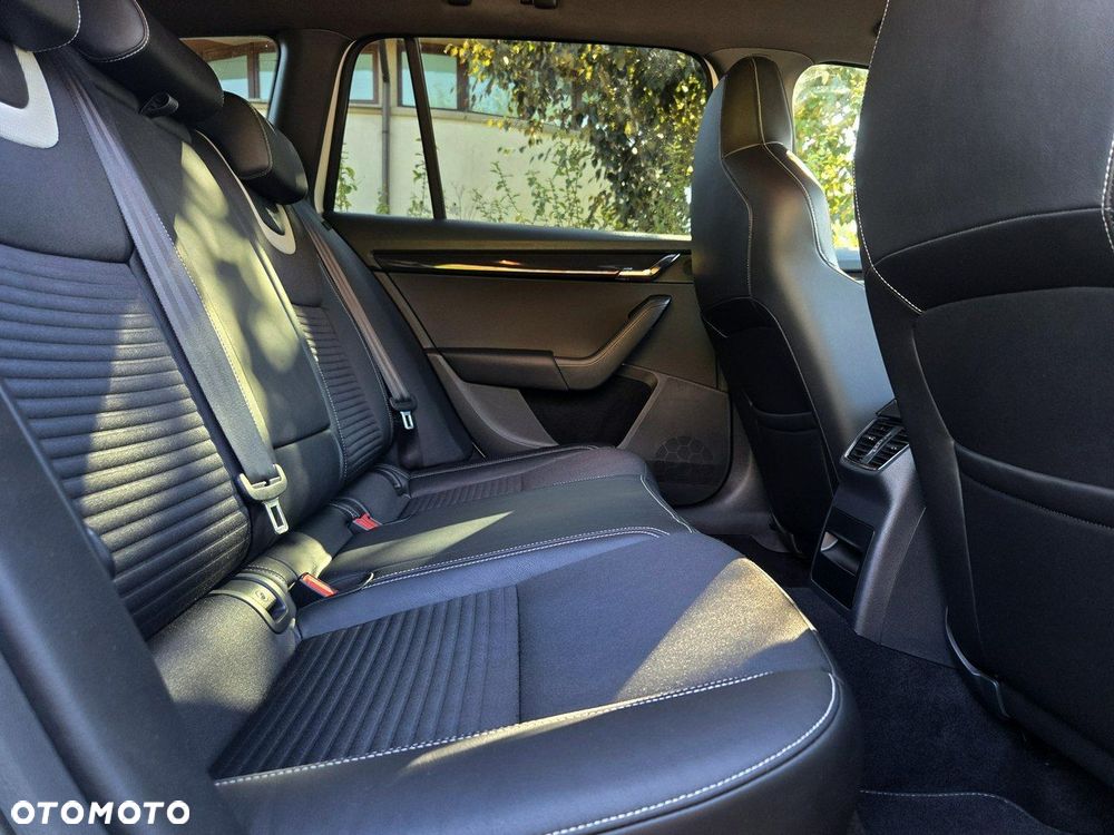 Skoda Octavia Combi 2.0 TDI DSG RS - 11