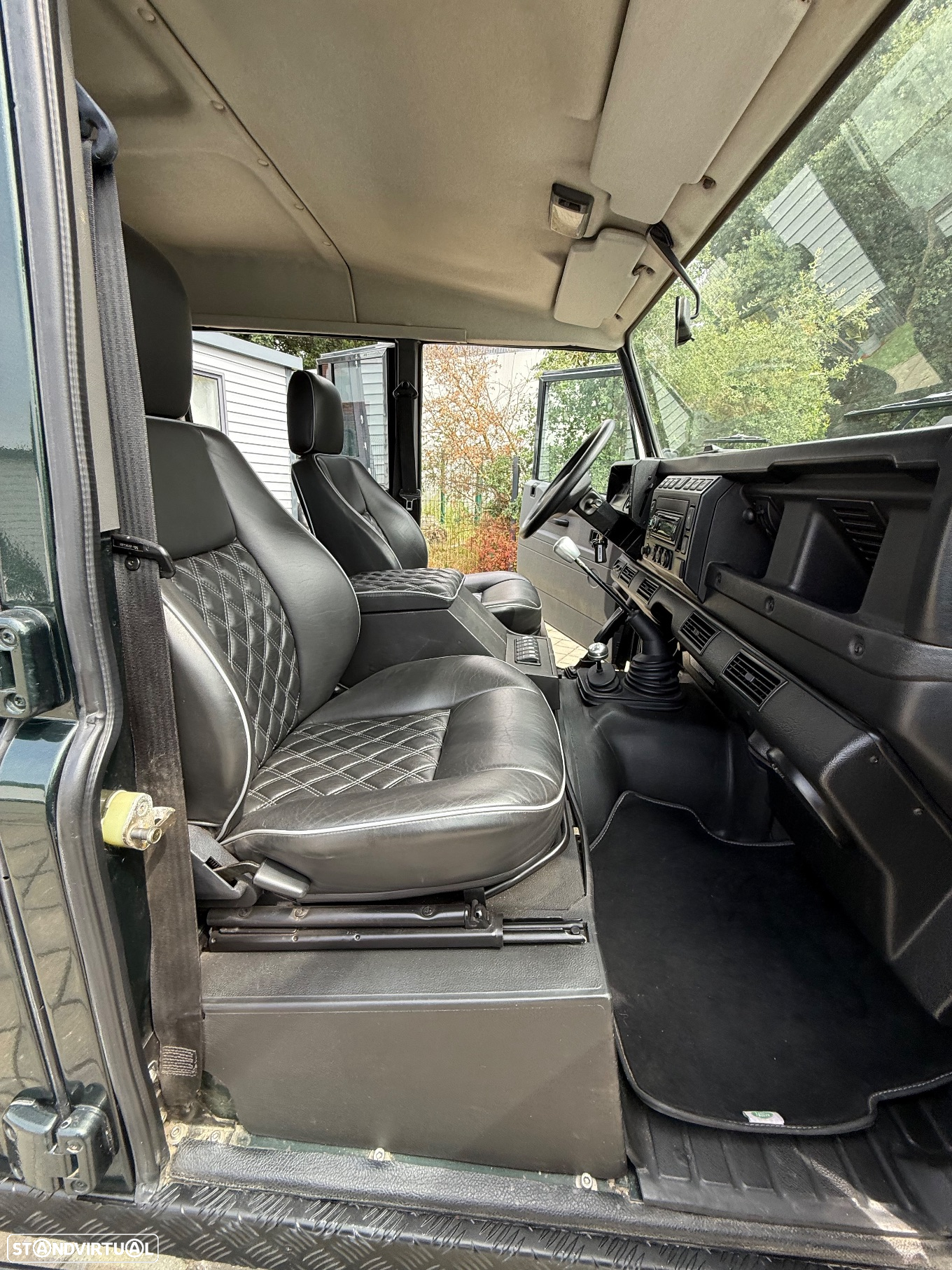 Land Rover Defender 130 CD 2.5 Td5 S - 32