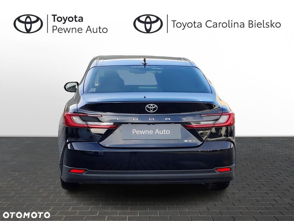 Toyota Camry - 4