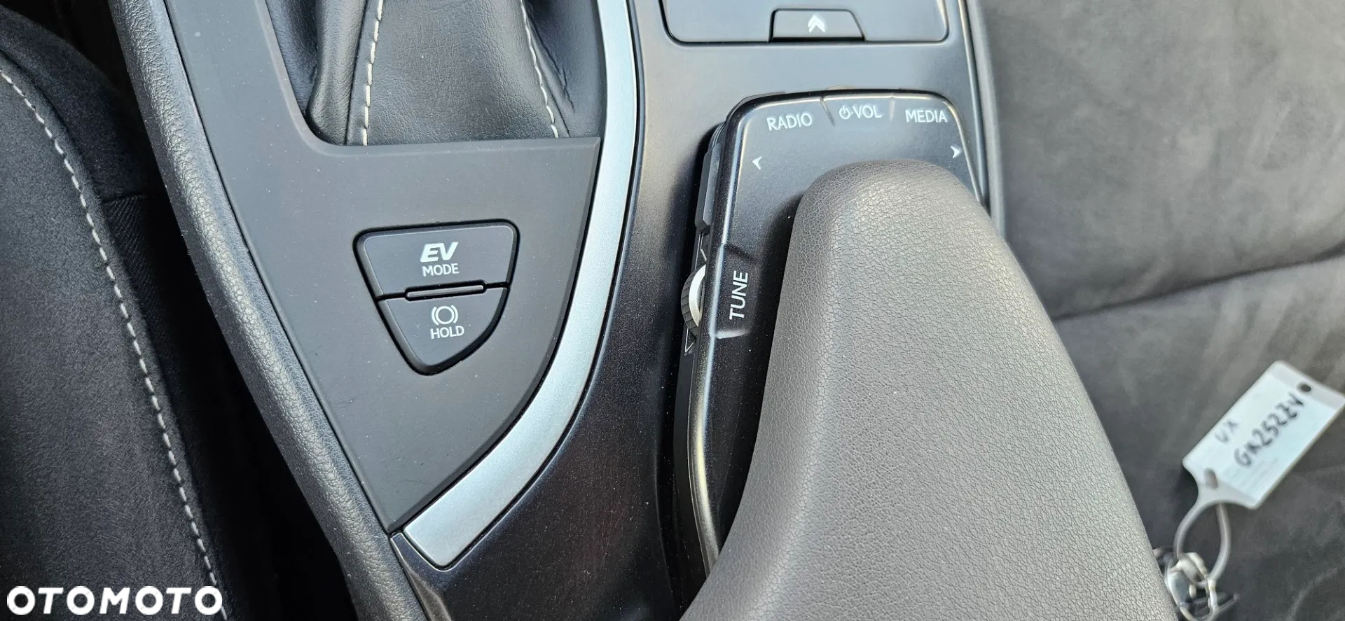 Lexus UX 250h - 36
