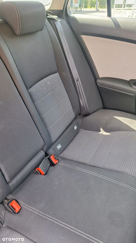 Toyota Avensis 2.0 D-4D Premium - 21