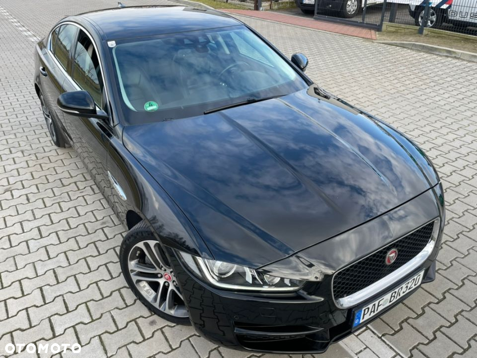 Jaguar XE 2.0 D AWD Prestige - 13