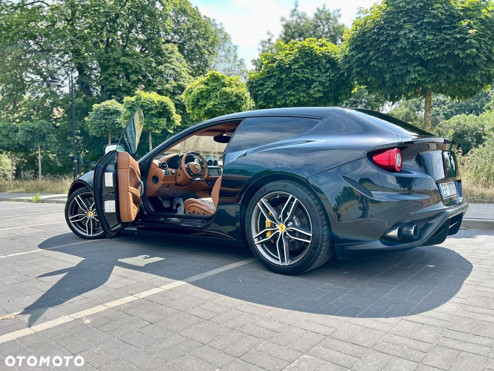 Ferrari FF - 11