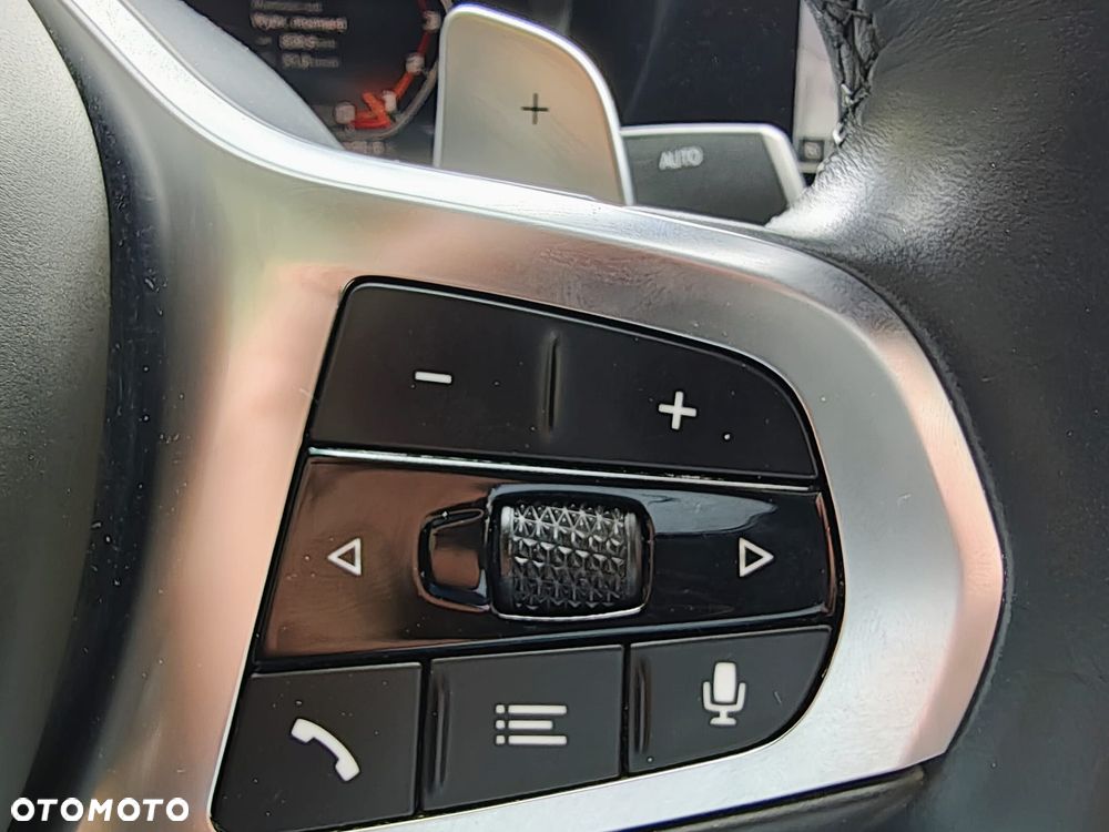BMW Seria 3 M340i xDrive - 25