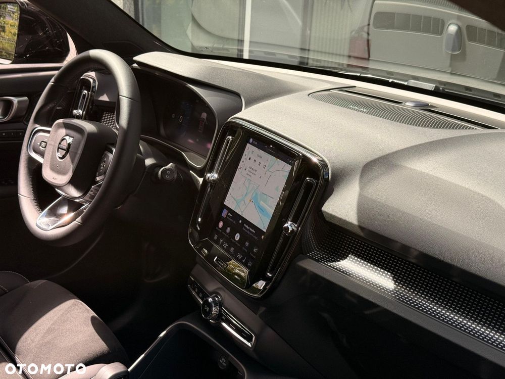 Volvo XC 40 - 25