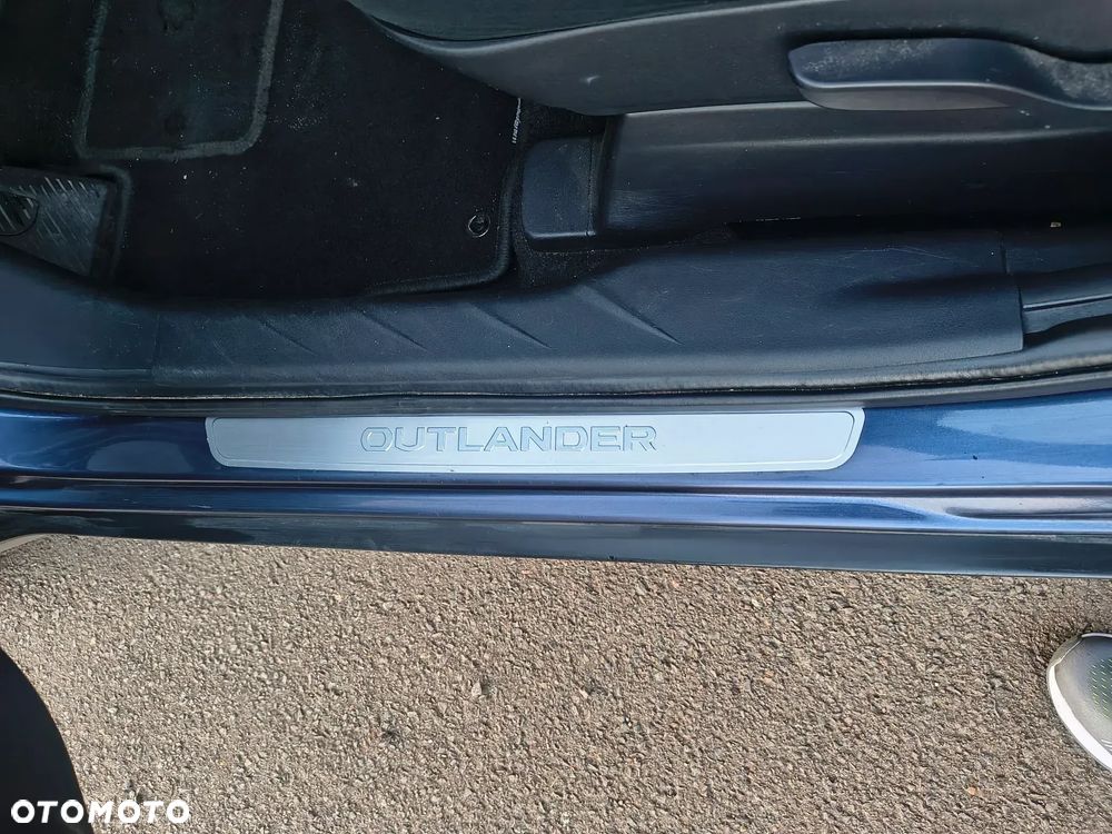 Mitsubishi Outlander 2.4 4WD Intense - 17