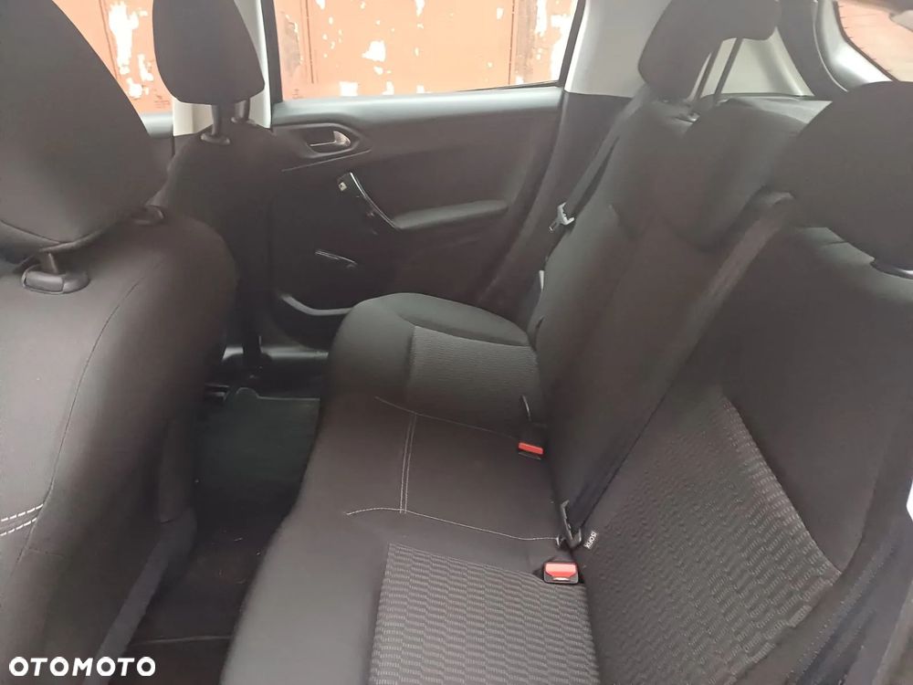 Peugeot 208 1.6 e-HDi Allure STT - 12