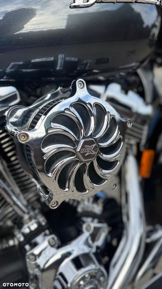 Harley-Davidson Touring Street Glide - 17