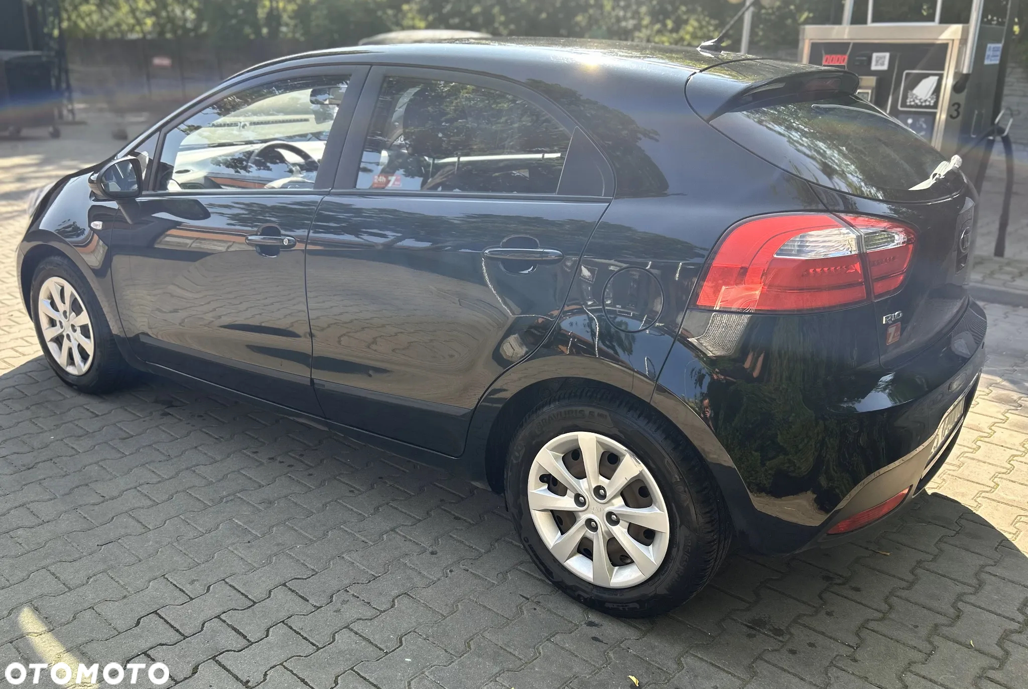 Kia Rio 1.4 L - 8