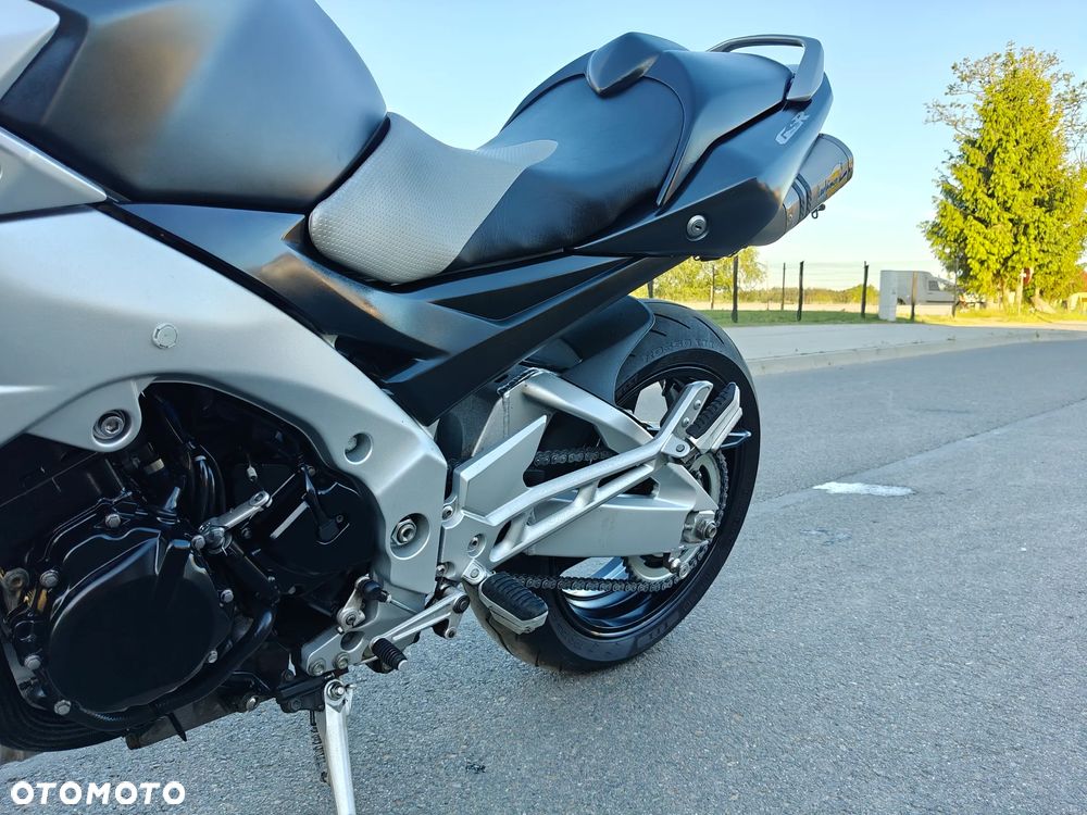 Suzuki GSR - 9