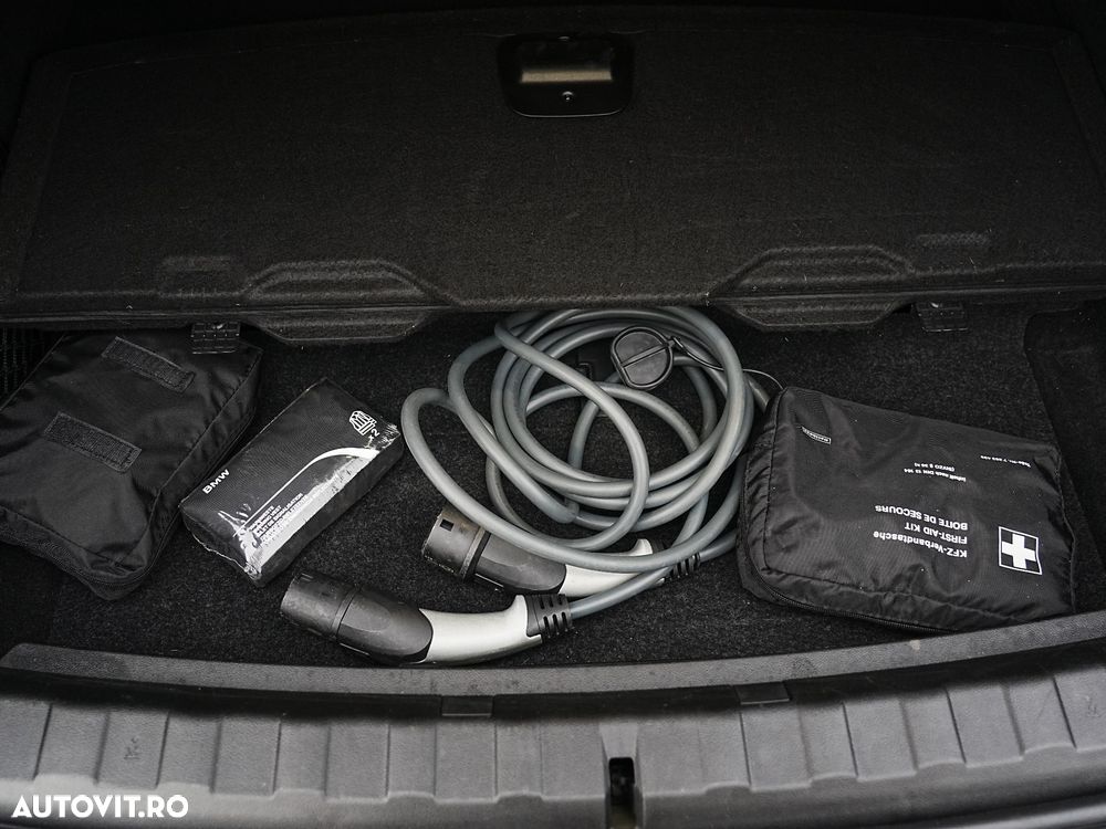 BMW Seria 3 330e Aut. Sport Line - 28