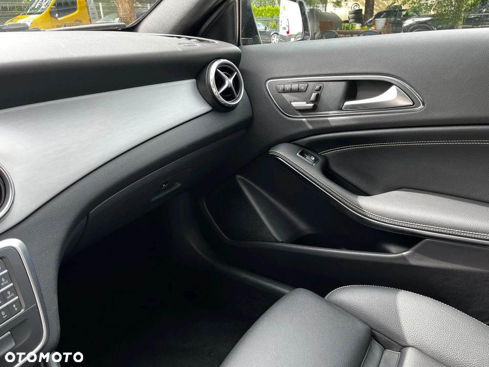 Mercedes-Benz GLA - 16