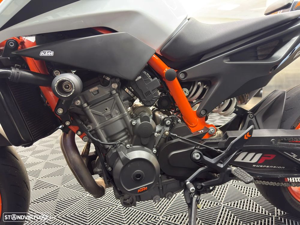 KTM 890 DUKE R - 14