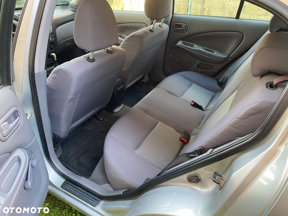 Nissan Almera 1.5 Base - 15