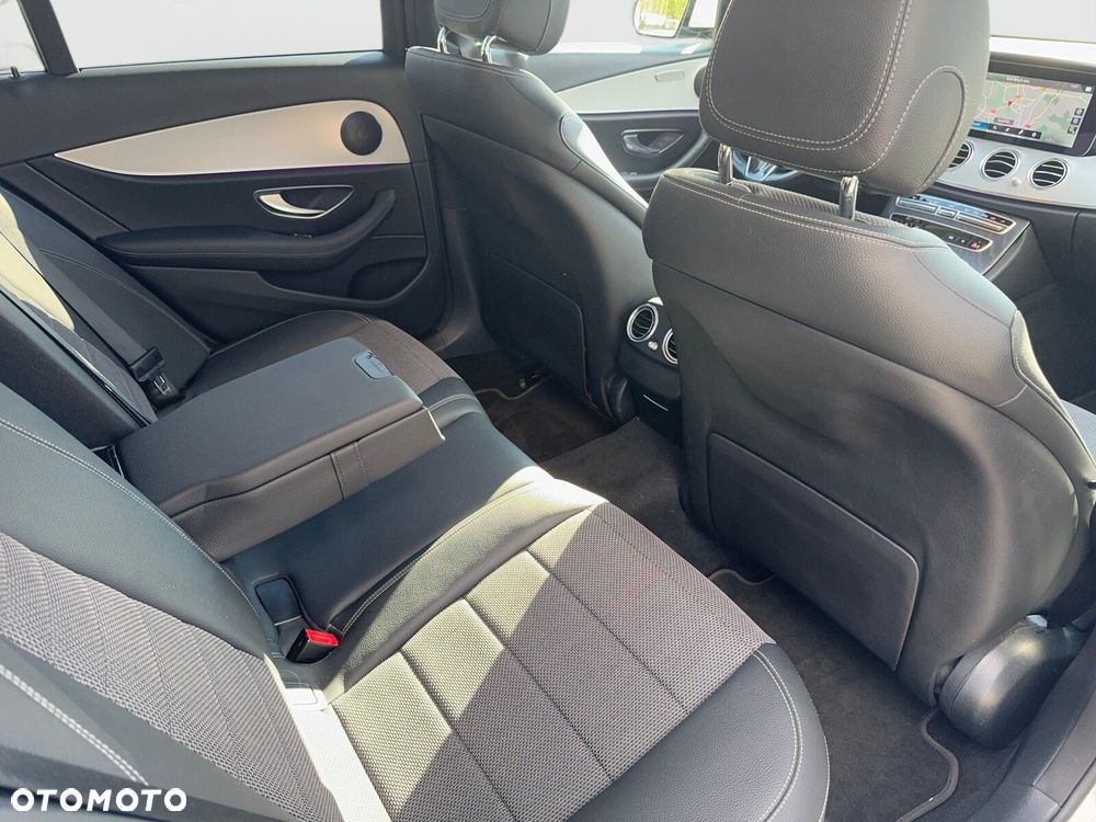 Mercedes-Benz Klasa E 220 d 4-Matic AMG/Avantgarde - 20