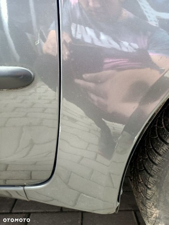 Błotnik Prawy Przedni Przód Mitsubishi Colt VI Kolor: INT - 2