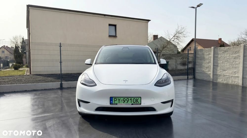 Tesla Model Y - 17