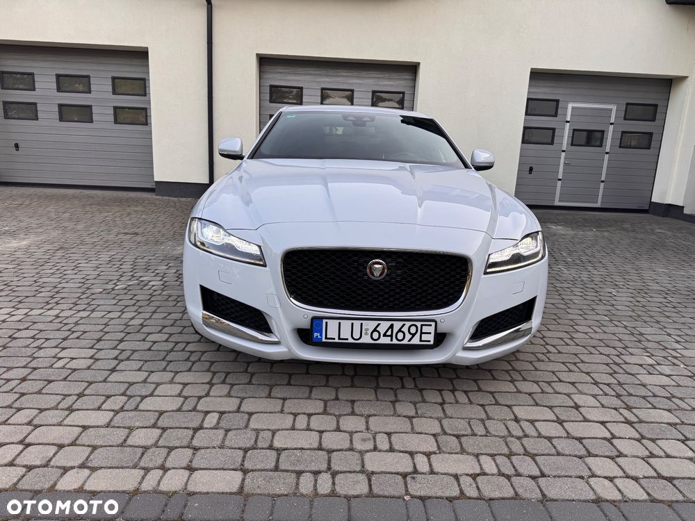 Jaguar XF 20d Prestige - 4