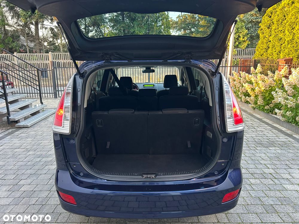 Mazda 5 2.0 Exclusive + - 11
