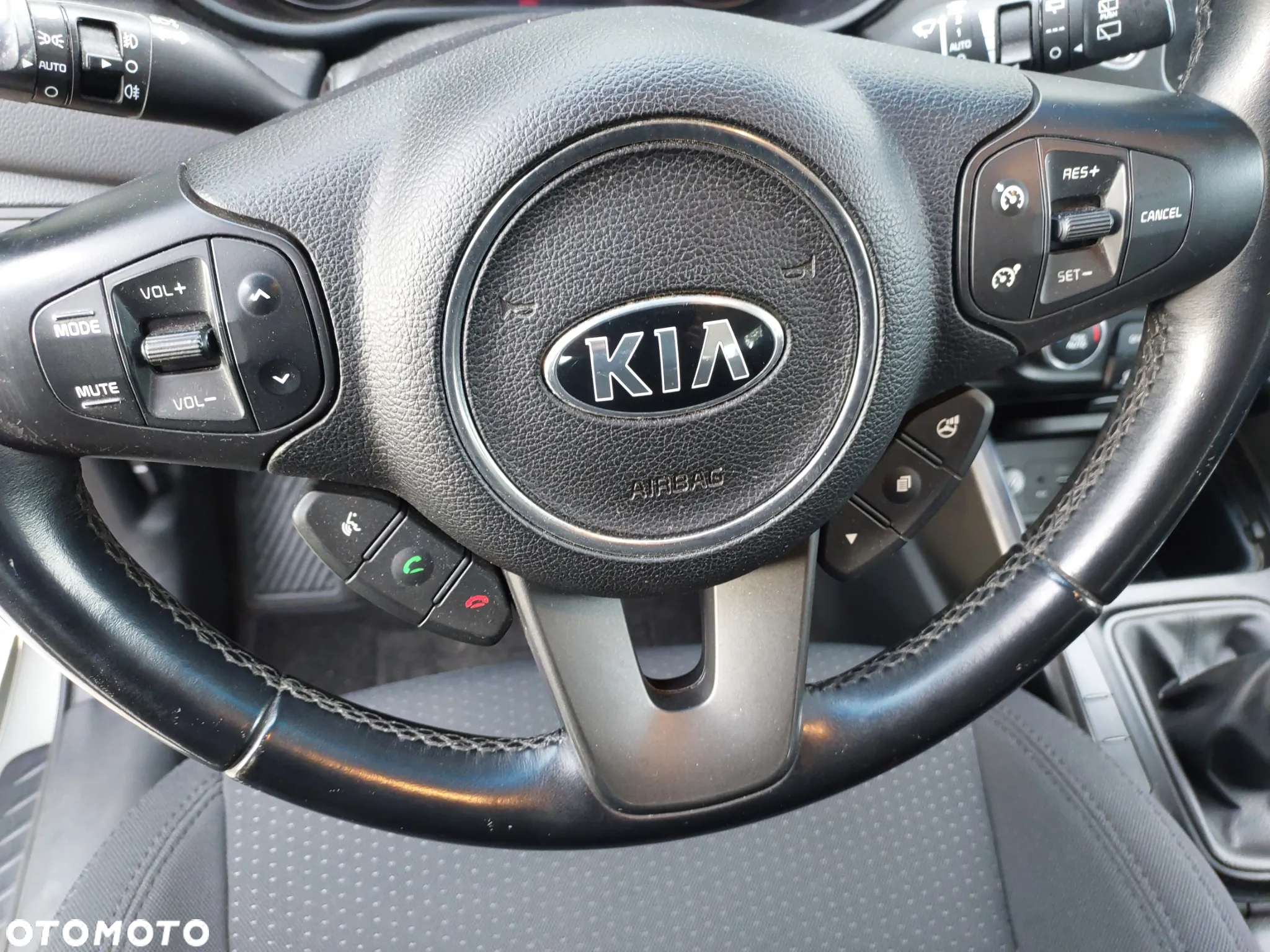 Kia Carens 1.6 GDI Business Line EU6 - 10