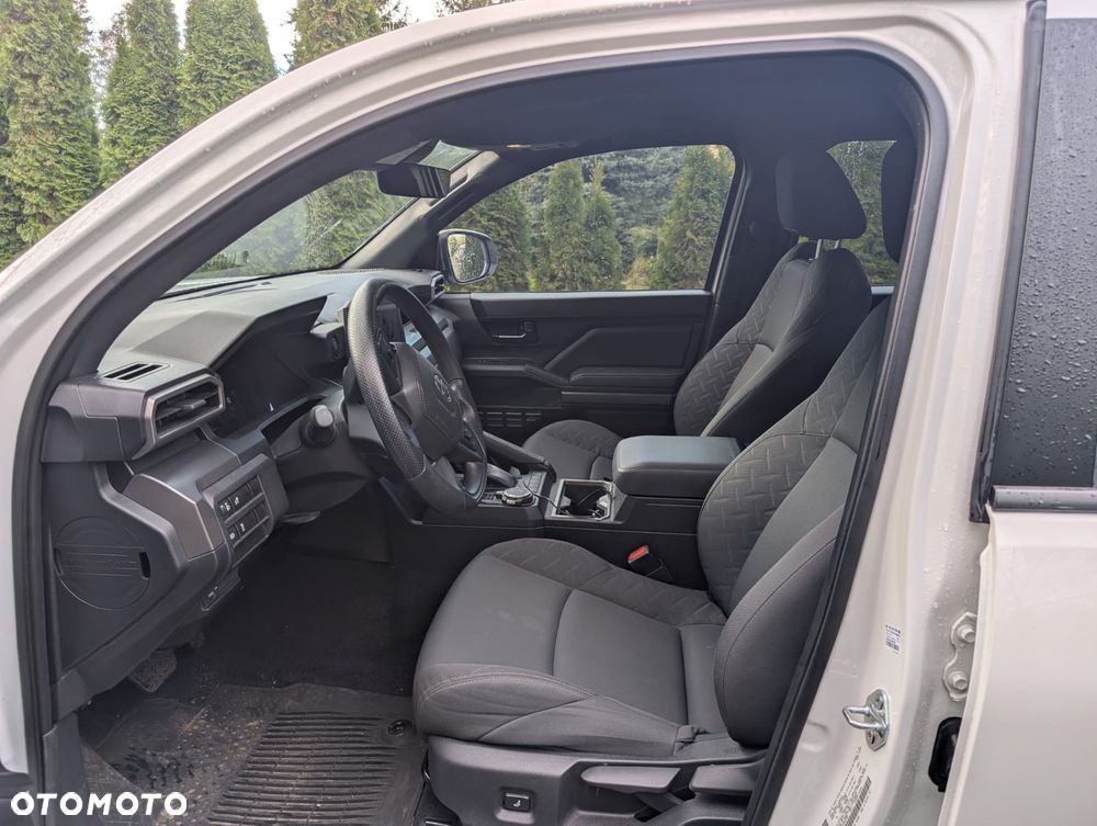 Toyota Tacoma - 4