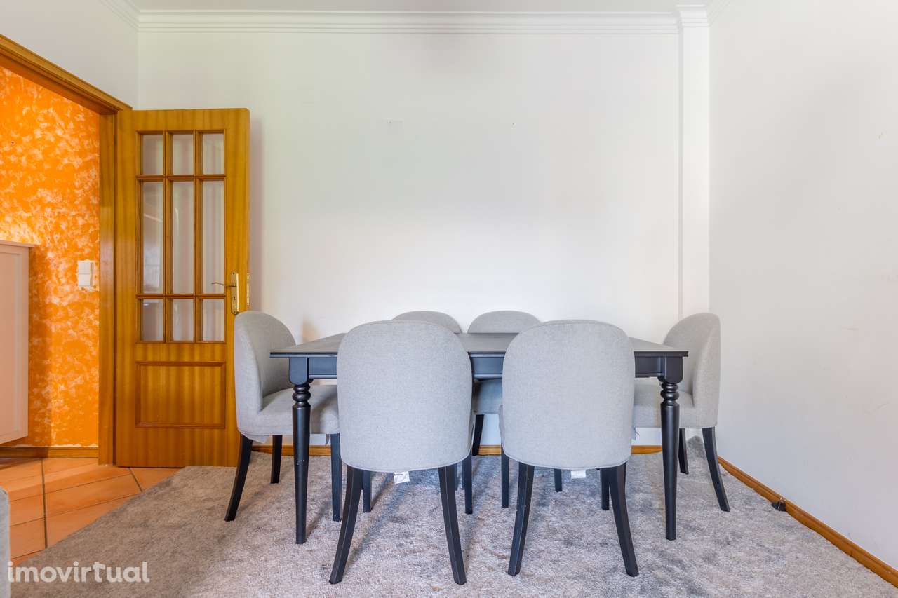 Quinta do Conde - Apartº 1º andar de 3 assoalhadas - c/ arrecadação. - Grande imagem: 5/15