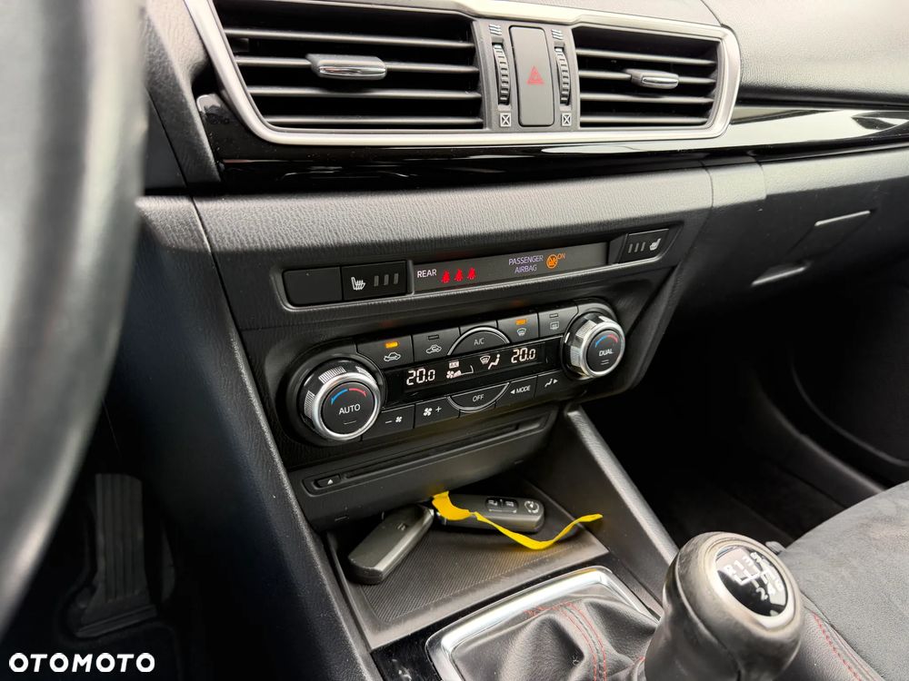 Mazda 3 SKYACTIV-G 120 NAKAMA - 34