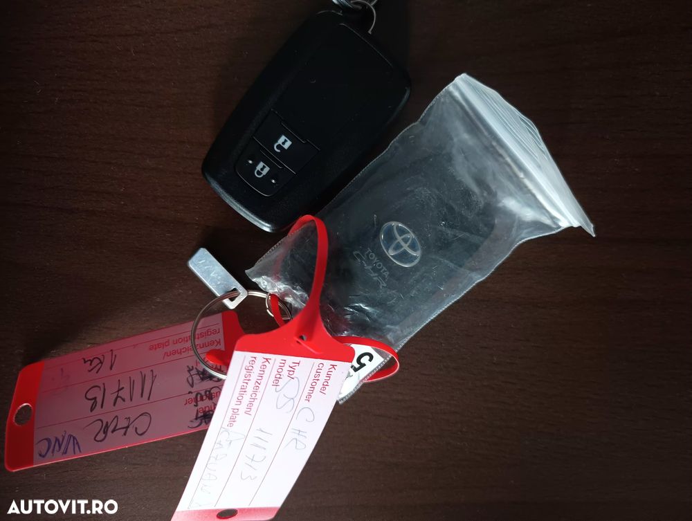 Toyota C-HR 2.0 HSD 184 CP 4x2 CVT Classy Bi-Tone - 11