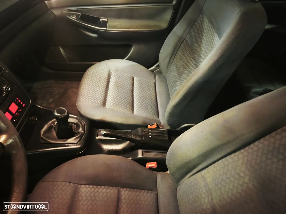 Audi A4 1.9 TDI Attraction EC - 19