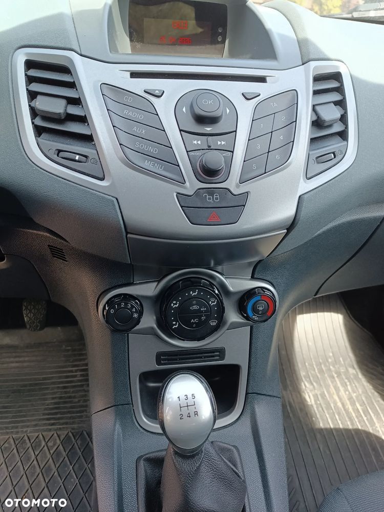 Ford Fiesta - 8